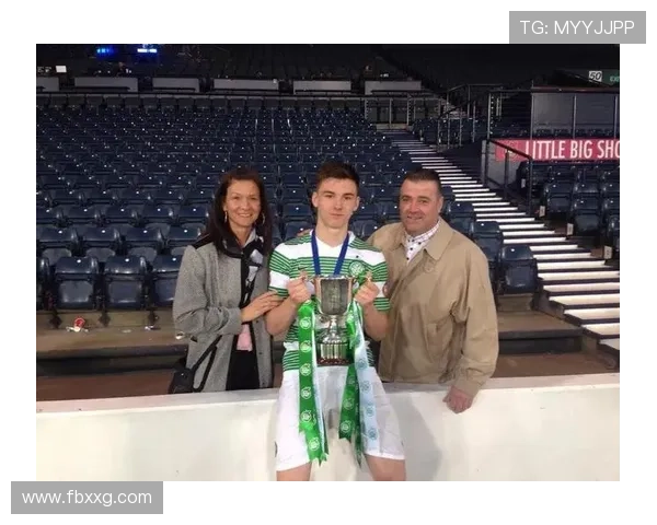 中村俊辅受蒂尔尼热情欢迎观战日苏之战 中村俊辅受蒂尔尼热情欢迎观战日苏之战